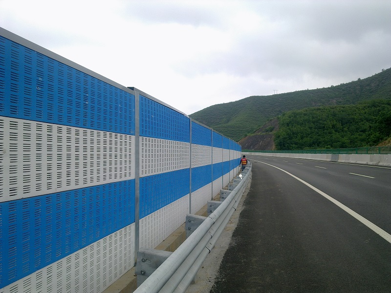 <a href=http://www.xundcs.com/news_article?news_id=127>聲屏障</a>