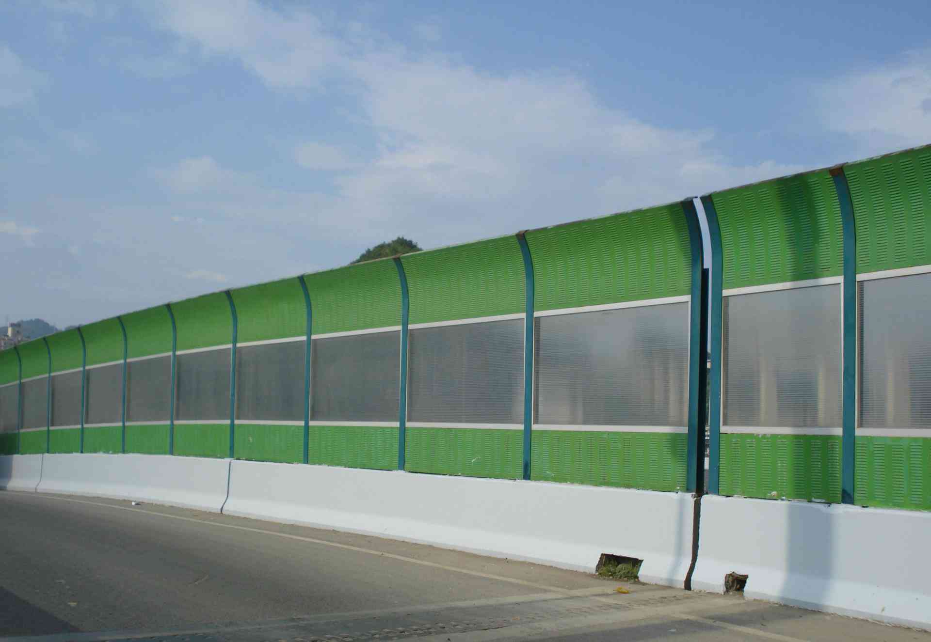 <a href=http://www.xundcs.com/news_article?news_id=139>公路聲屏障</a>
